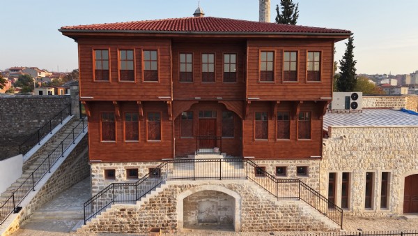 BAKAN ERSOY 160 BİN KİTAP KAPASİTELİ DEV KÜTÜPHANEYİ AÇTI